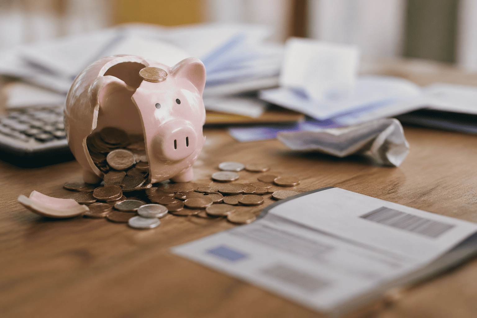 A piggy bank with a crack in it next to a DDU shipping label